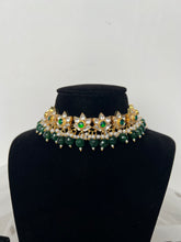 Load image into Gallery viewer, Lotus Flowers Kundan Set (green)
