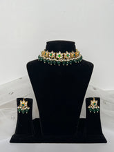 Load image into Gallery viewer, Lotus Flowers Kundan Set (green)
