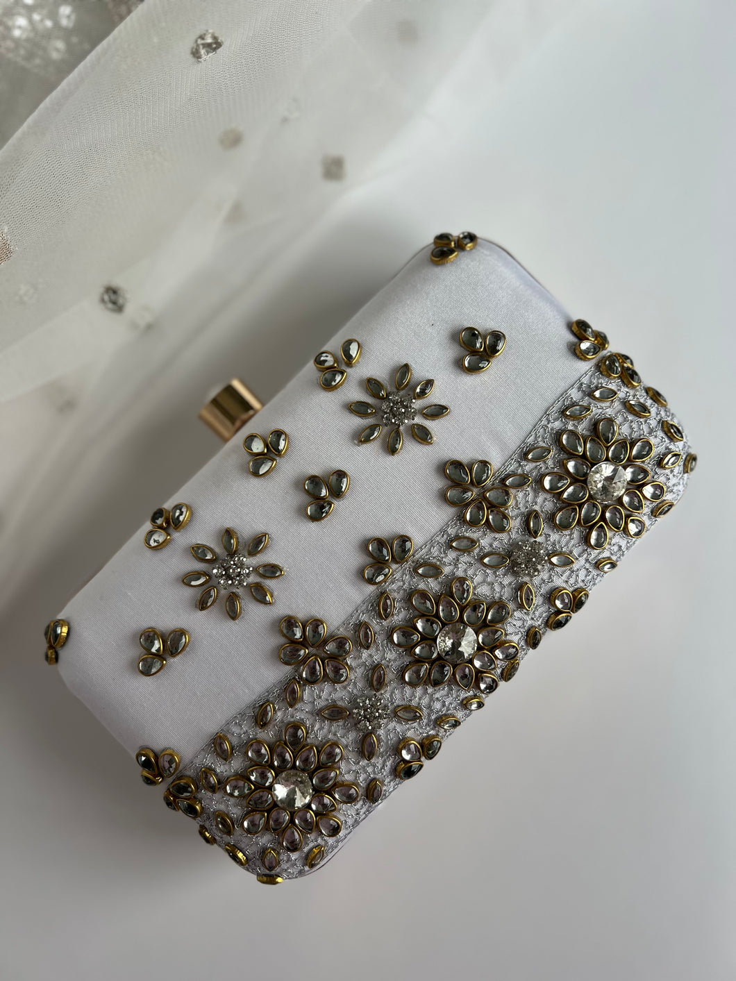 Kundan clutch