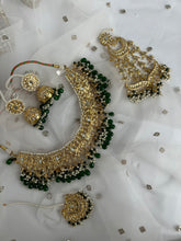 Load image into Gallery viewer, Palavi Kundan Set (green)
