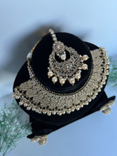 Load image into Gallery viewer, Komal Bridal Set Gold
