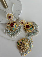 Load image into Gallery viewer, Radhika Earring Set
