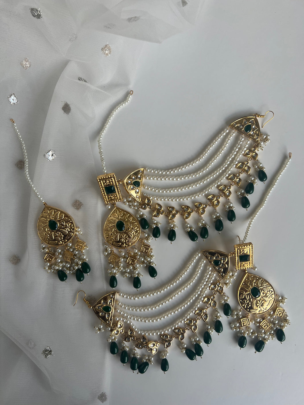 Rafia Kundan Earrings (green)