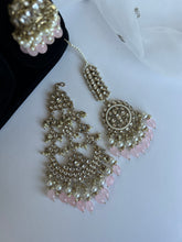 Load image into Gallery viewer, Finest Kundan Set (pink)
