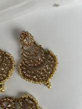 Load image into Gallery viewer, Gold Earrings
