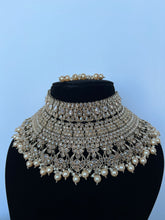 Load image into Gallery viewer, Komal Bridal Set Gold
