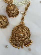 Load image into Gallery viewer, Antique Gold Earrings Tikka
