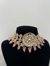 Load image into Gallery viewer, Vanita Kundan Set (pink)
