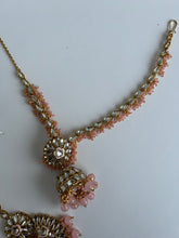 Load image into Gallery viewer, Mansa Kundan Tikka Set Pink
