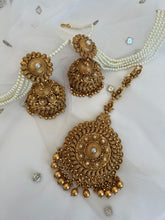 Load image into Gallery viewer, Antique Gold Earrings Tikka
