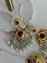 Load image into Gallery viewer, Radhika Earring Set
