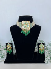 Load image into Gallery viewer, Floral Tiyani Kundan Set (3 colours)
