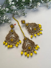 Load image into Gallery viewer, Mahi Earrings Tikka (4 colours)
