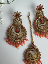 Load image into Gallery viewer, Peach Earrings &amp; Tikka
