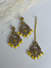 Load image into Gallery viewer, Yellow Earrings Tikka
